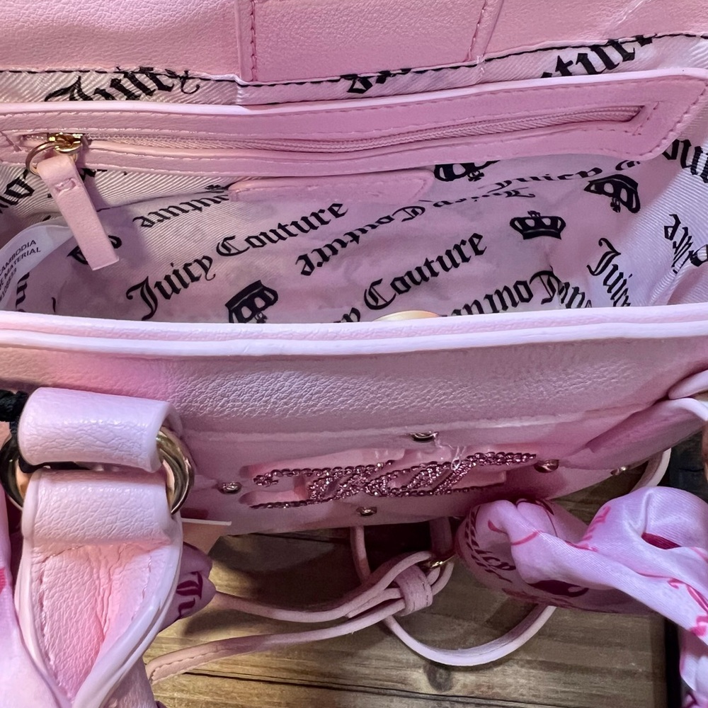 Juicy Couture Mini Tote. - Picture 4 of 9